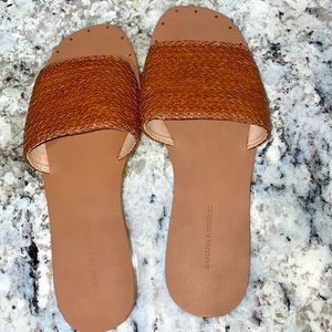 NEW Banana Republic Brown Woven Flat Sandals 7.5